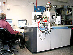 Das TRITON-Thermionen-Massenspektrometer wird gegenwärtig zur Isotopenanalyse der Elemente Rubidium, Strontium, Samarium, Neodym, Uran und Blei genutzt